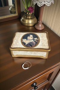 Vintage Ornate White and Gold Wooden Musical Jewelry Box