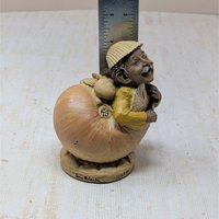 1983 Tom Clark Sandy Shell Sculpture – Vintage Cairn Studio Gnomeworld Figurine