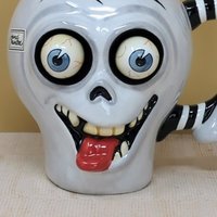 2002 Dept 56: Google Eye Skull – Kitsch Spooky Entertaining