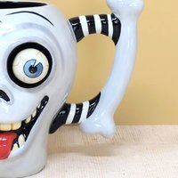 2002 Dept 56 Google Eye Skull Mug