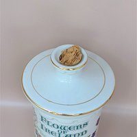 1983 Old Commonwealth Porcelain Decanter – Flowers of Ireland 