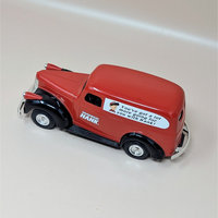 2001 ERTL 1946 Chevy Suburban Hardware Hank Die Cast Bank