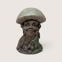 1990 signed Tom Clark "Creola" gnome figurine by Cairn Studios featuring a gnome character sheltered by a mushroom cap.