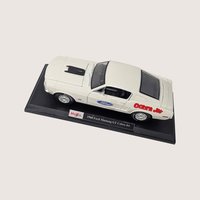 Maisto White 1968 Ford Mustang GT Cobra Jet Die Cast Car