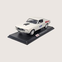 Maisto White 1968 Ford Mustang GT Cobra Jet Die Cast Car
