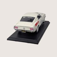 Maisto White 1968 Ford Mustang GT Cobra Jet Die Cast Car