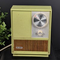 Vintage Atlantic Am Table Radio (barely works)