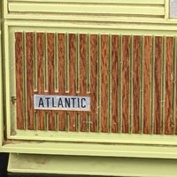 Vintage Atlantic Am Table Radio (barely works)