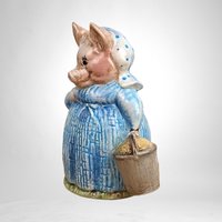 1970 Beatrix Potter "Aunt Pettitoes" Figurine