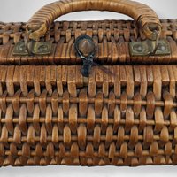 Vintage Wicker Handbag | Leather & Wood Clasp | 7" Tall x 9.25" Long | Summer Purse | Boho Style | Woven Bag | Unique Accessory