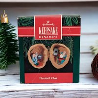 1990 Hallmark Keepsake Nutshell Chat Ornament: Miniature Holiday Magic