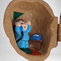 1990 Hallmark Keepsake Nutshell Chat Ornament: Miniature Holiday Magic