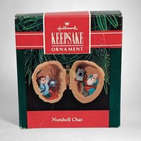 1990 Hallmark Keepsake Nutshell Chat Ornament: Miniature Holiday Magic