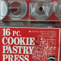 Vintage Mirro 16pc Cookie Pastry Press M-0358-22: Baking Nostalgia Revived