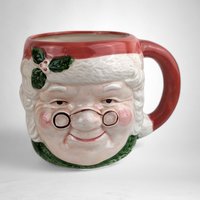 Charming Vintage Papel Mr. and Mrs. Santa Claus Mugs - Festive Nostalgia for Your Holiday Sips!
