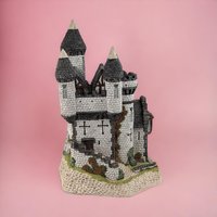 Vintage 1988 David Winter Macbeth's Castle - Scottish Collection - Cottage Figurine -  Shakespearean Decor