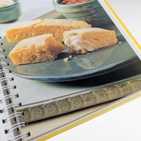 2000 Betty Crocker's Bisquick Cookbook, Hardcover, Classic Baking Recipes, Easy Meals Guide, Gift for Home Cook