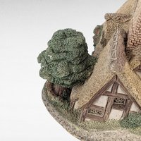 1993 David Winter "Pilgrims Rest" Village Figure - Miniature Thatched Cottage Collectible - English Countryside Decor, No Box