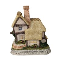 1993 David Winter Cottage "The Cat and Pipe" Inn | with COA and Original Box