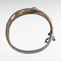Vintage Gold Filigree Bangle Bracelet with Green Stones, Art Nouveau Style Ornate Cuff, Two Tone Hinged Bracelet, Edwardian Statement