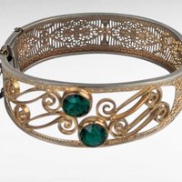 Vintage Gold Filigree Bangle Bracelet with Green Stones, Art Nouveau Style Ornate Cuff, Two Tone Hinged Bracelet, Edwardian Statement