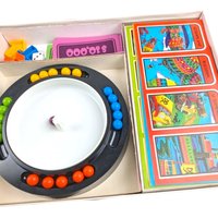 Vintage 1975 The Magnificent Race Game by Parker Brothers | Retro Family Board Game | Missing 1 Arrow | Fun for Collectors