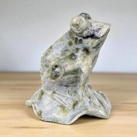 Vintage Hand-Carved Jade Frog Figurine: Chinese Feng Shui Decor