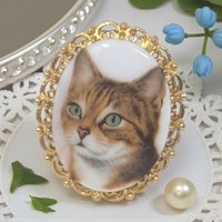 Vintage Ceramic Tabby Cat Brooch: Gold Tone Filigree Frame Pet Lover Jewelry