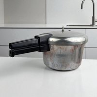 Vintage Presto 4-Quart Pressure Cooker