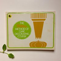 1977 "The Wilton Method of Cake Decorating Course" Softcover Book