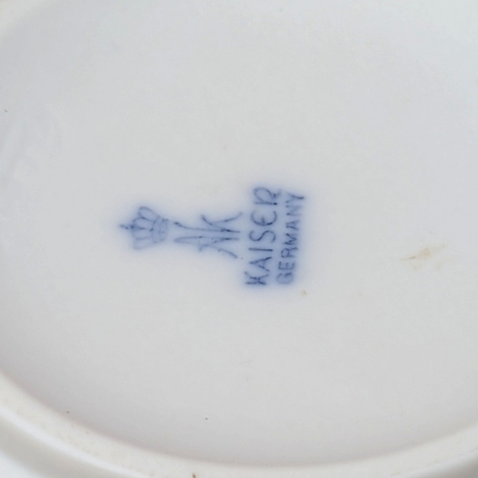 1980s Kaiser West Germany Bisque Vase – Embossed Rose Porcelain