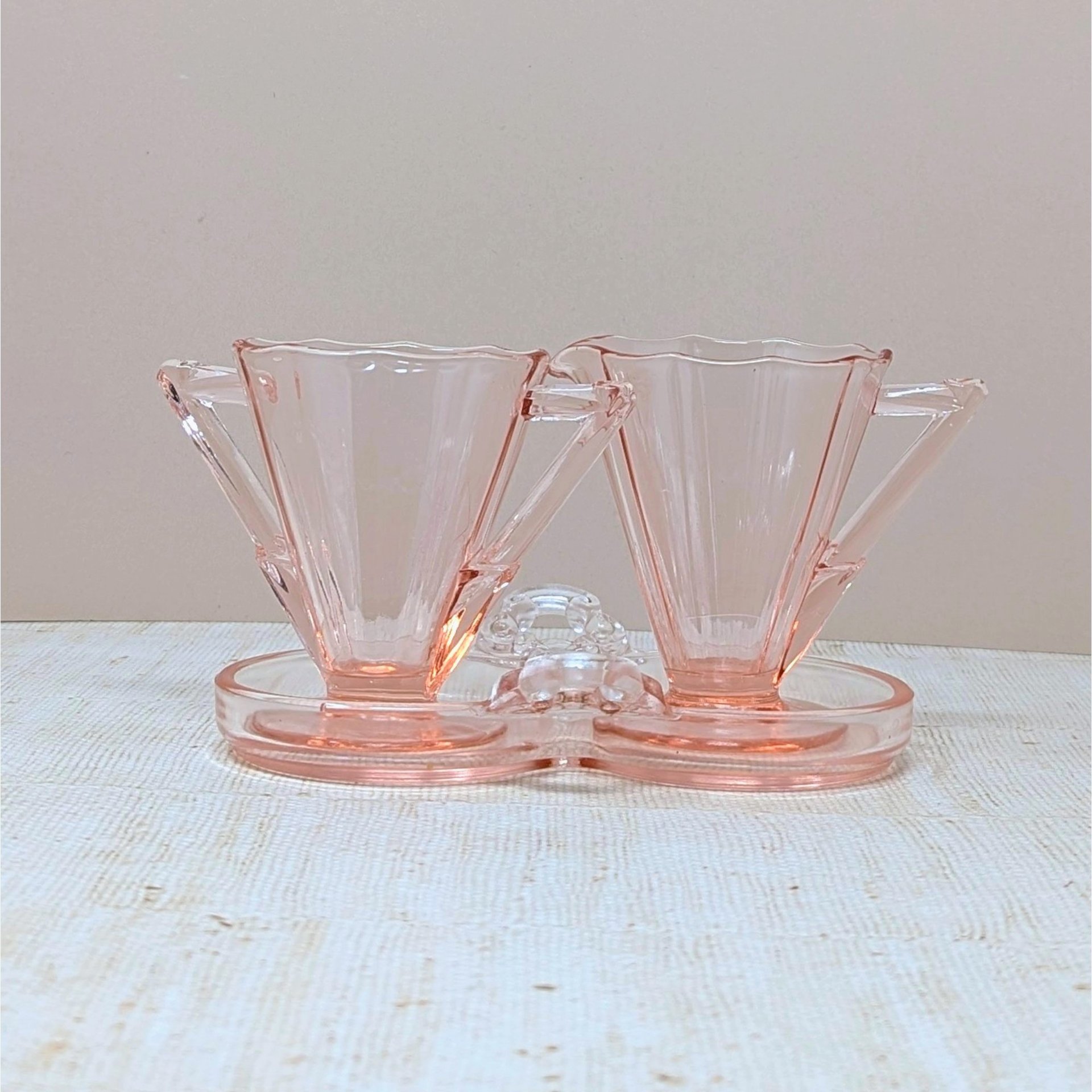 Vintage Cambridge pink glass sugar and creamer set on a matching double-well tray. Features 10-sided decagon panels and sharp geometric handles. 3.5 inches tall.
