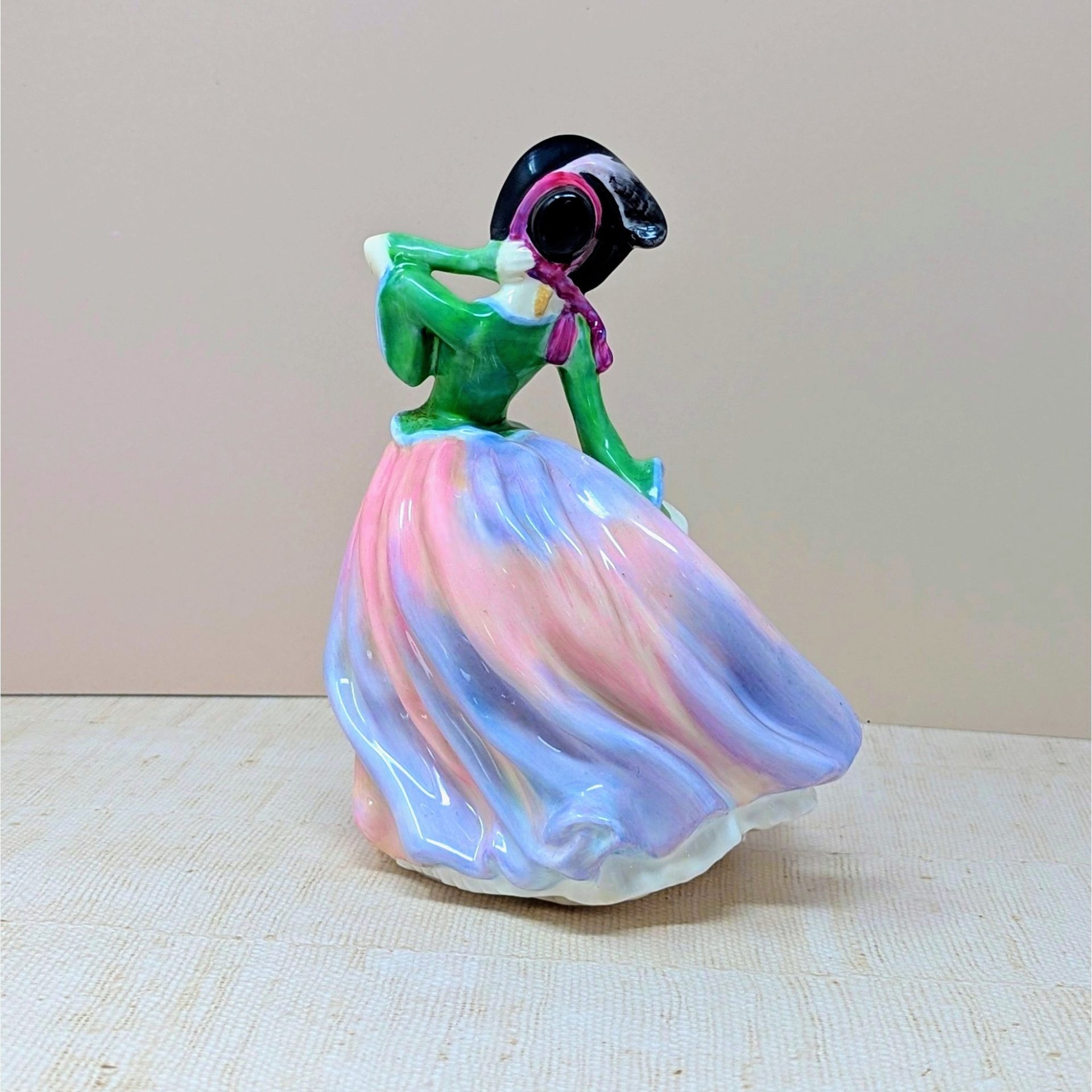 1939 Royal Doulton Autumn Breezes Figurine