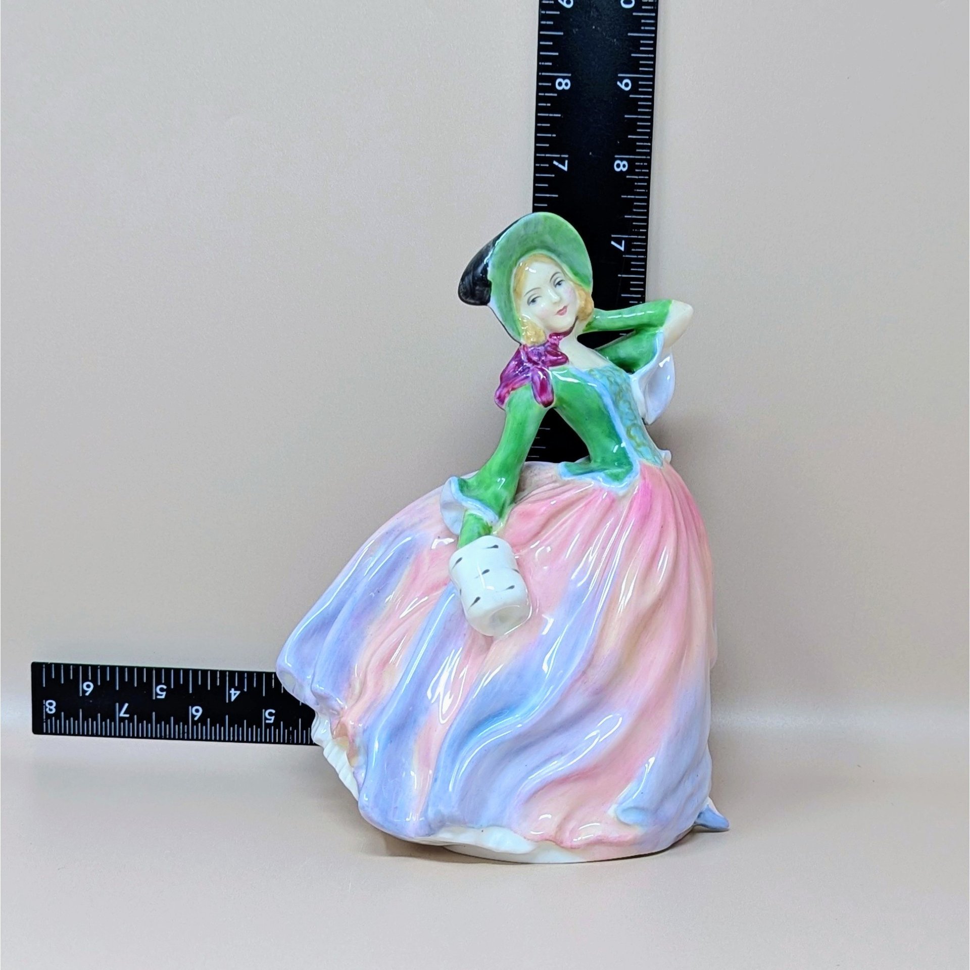 1939 Royal Doulton Autumn Breezes Figurine