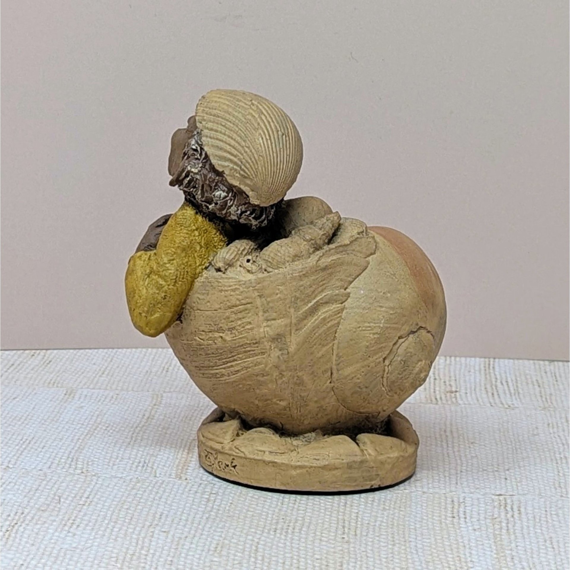 1983 Tom Clark Sandy Shell Sculpture – Vintage Cairn Studio Gnomeworld Figurine