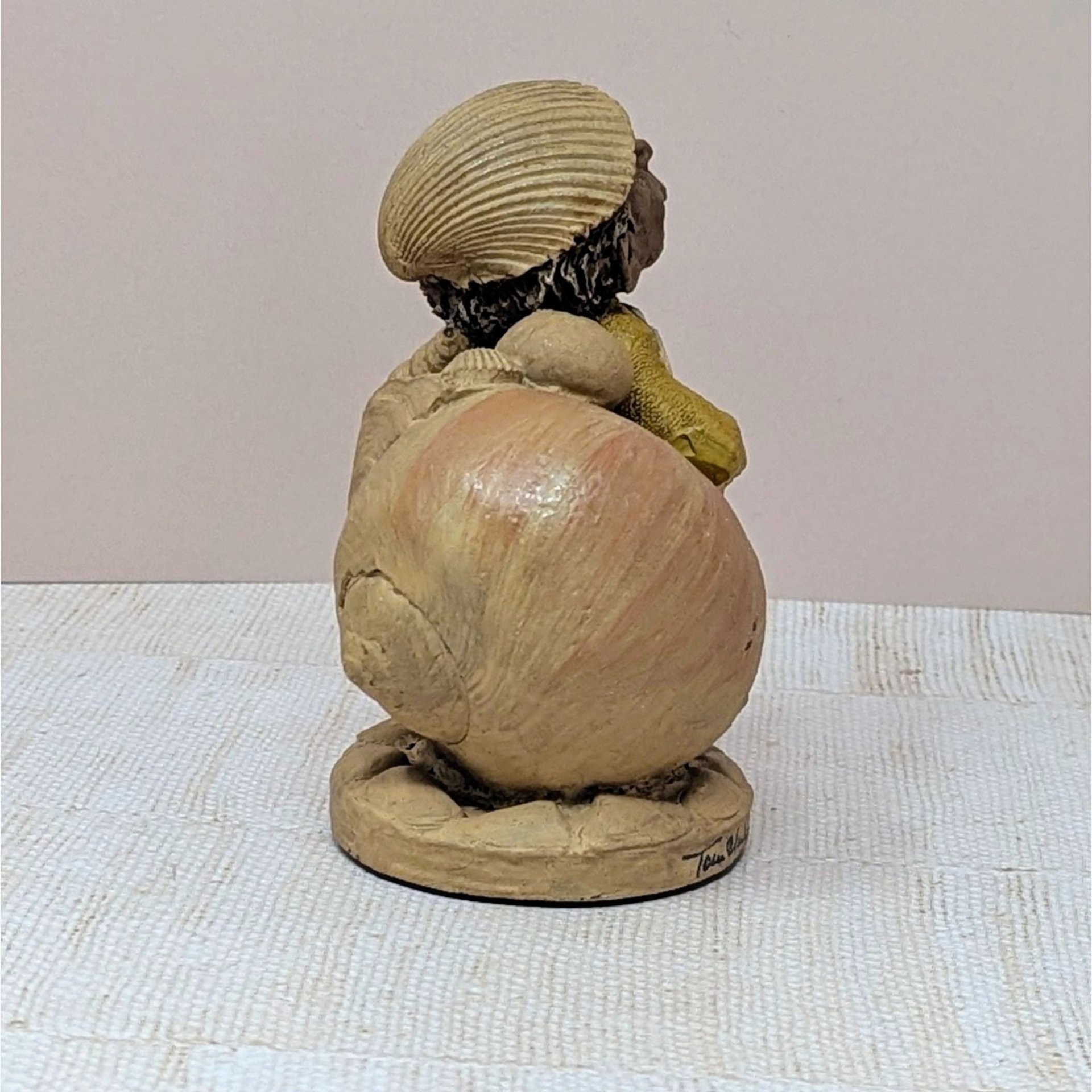 1983 Tom Clark Sandy Shell Sculpture – Vintage Cairn Studio Gnomeworld Figurine