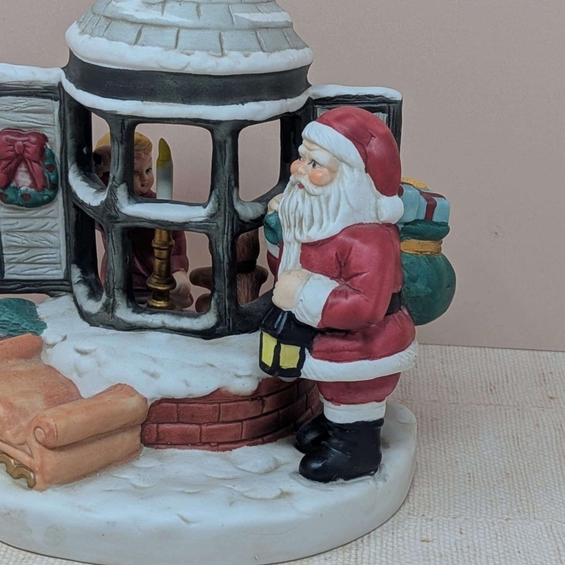 1980s Midwest Santa at Window Music Box – Holiday Decor