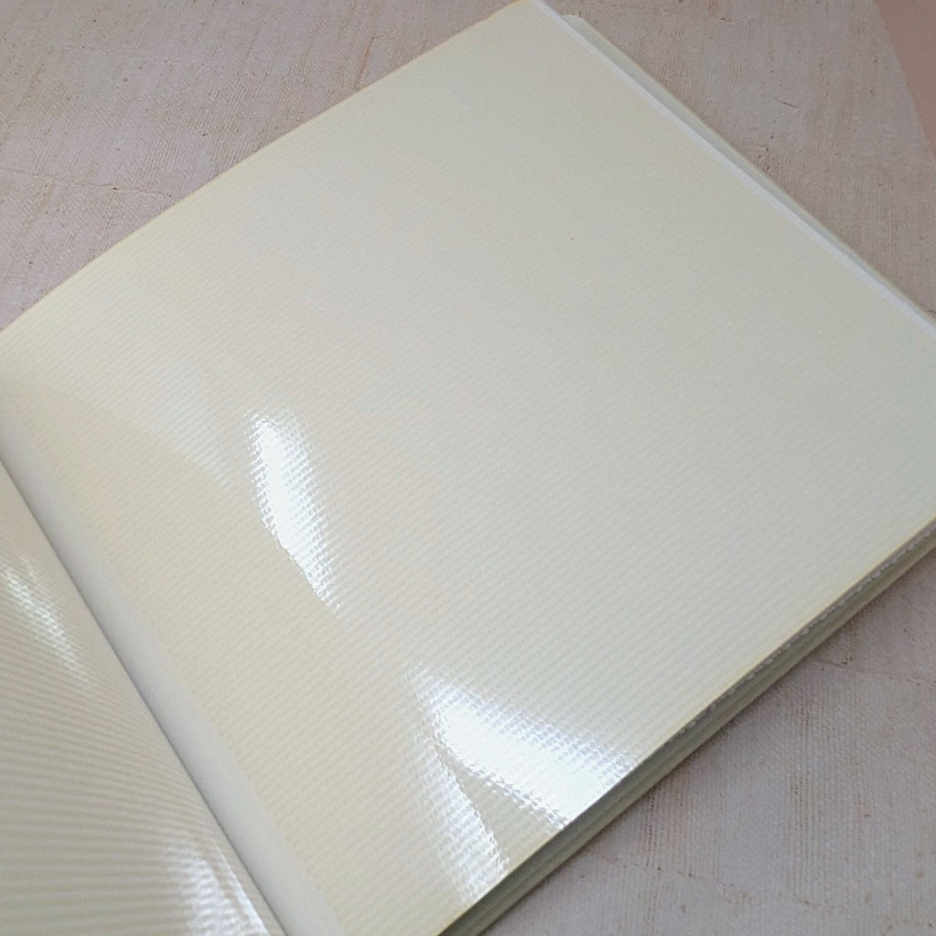 Vintage Memories Photo Album – Large White Gold Embossed Scrapbook 