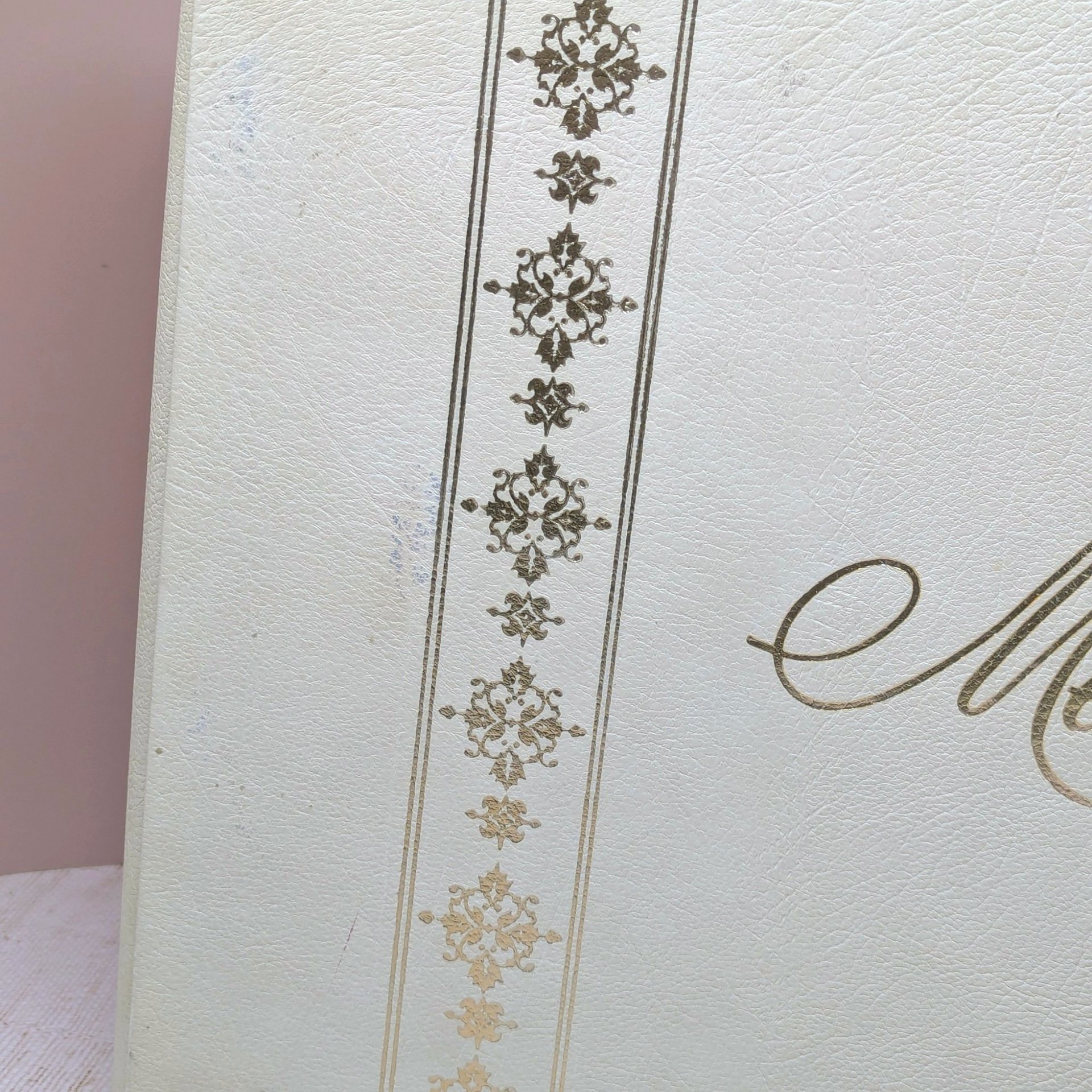 Vintage Memories Photo Album – Large White Gold Embossed Scrapbook 