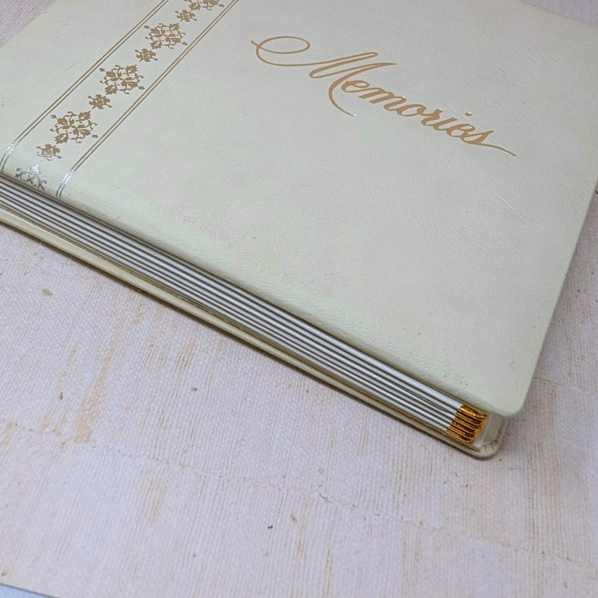 Vintage Memories Photo Album – Large White Gold Embossed Scrapbook 