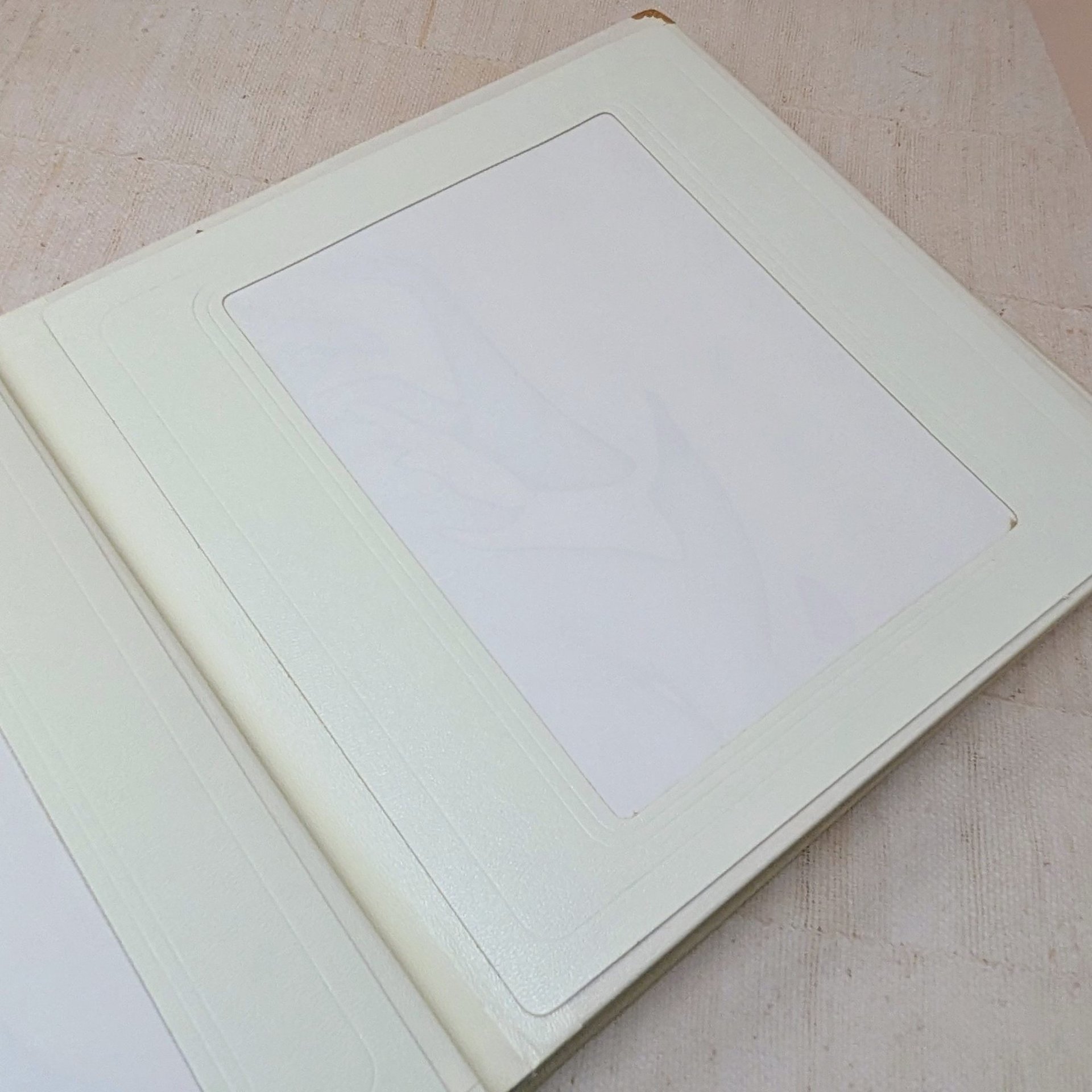 Vintage Memories Photo Album – Large White Gold Embossed Scrapbook 