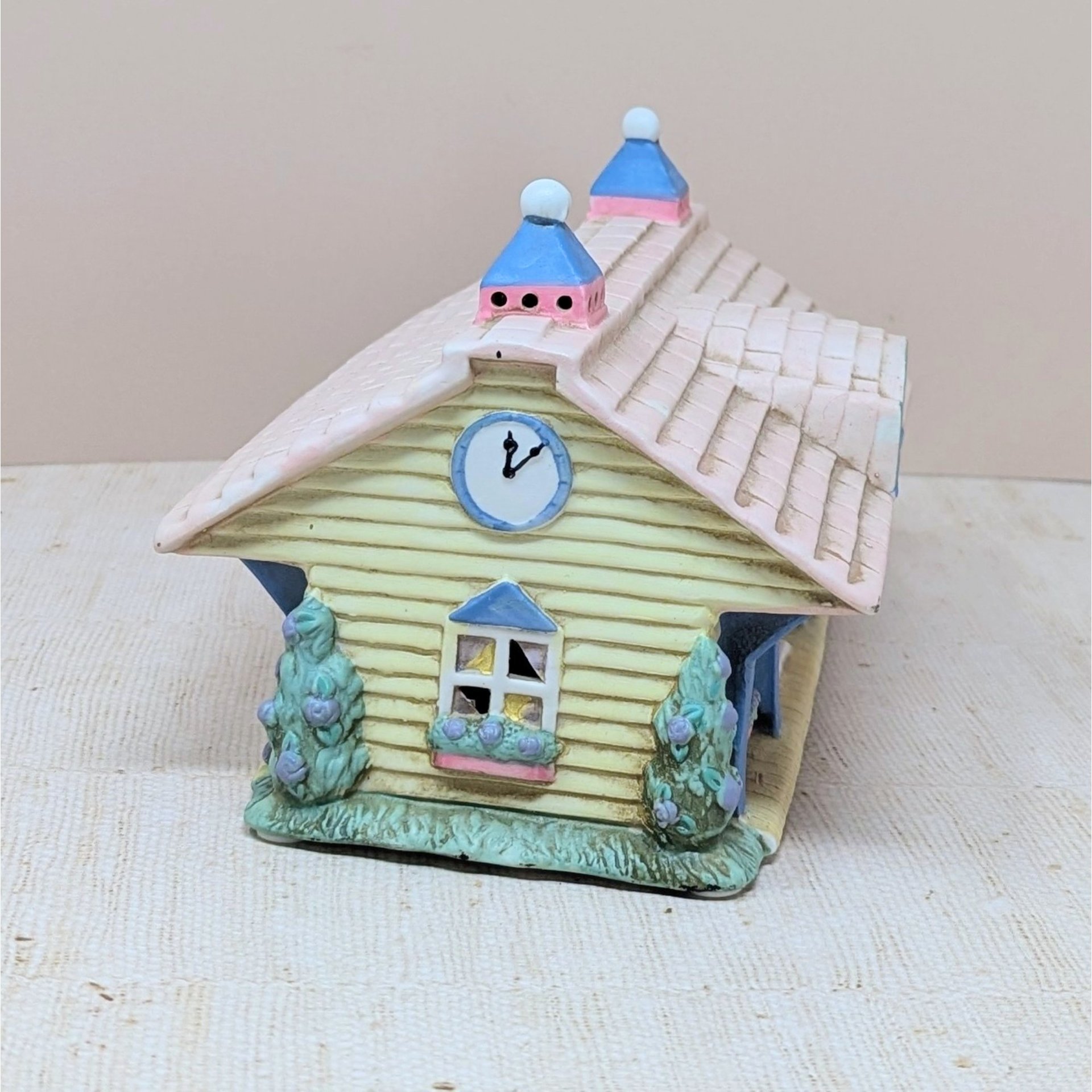 1990s Midwest Cottontail Lane Station