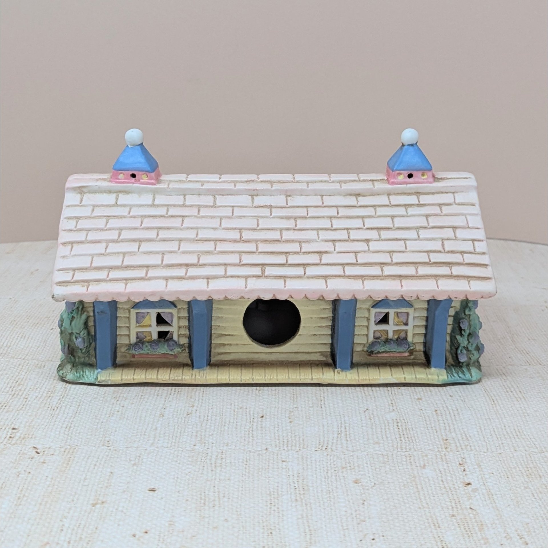 1990s Midwest Cottontail Lane Station