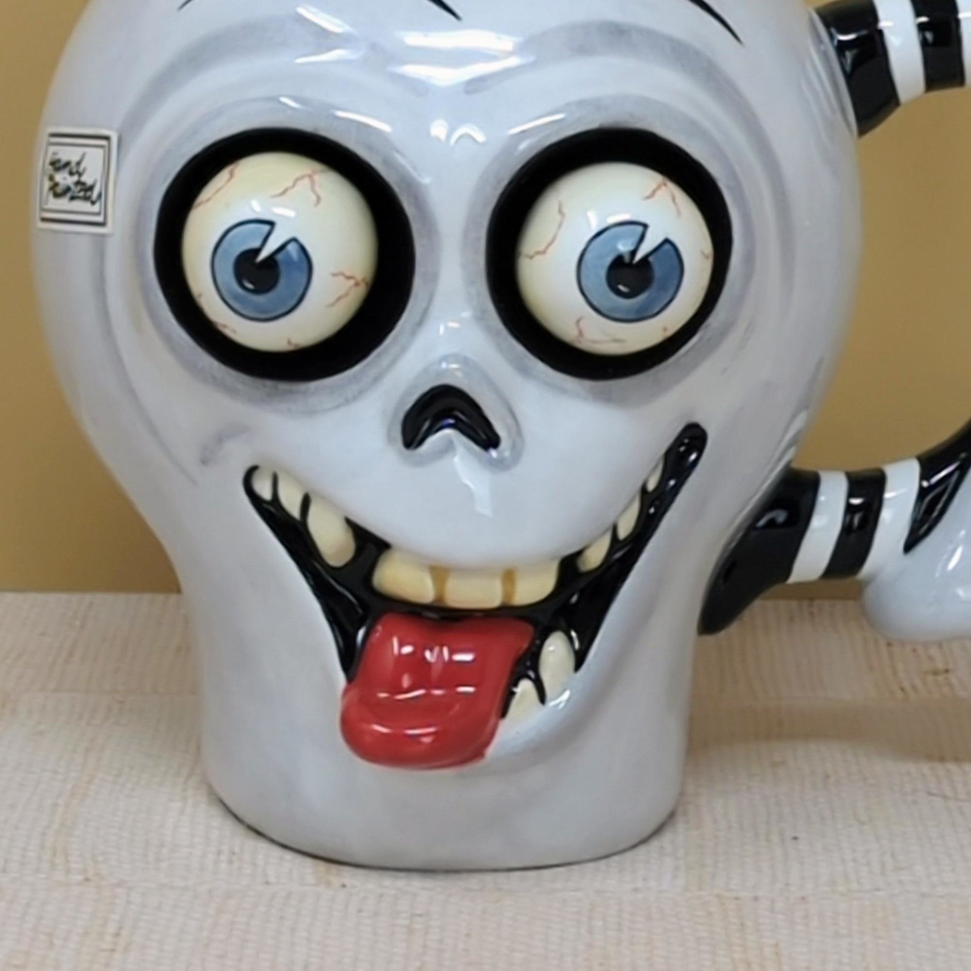 2002 Dept 56: Google Eye Skull – Kitsch Spooky Entertaining