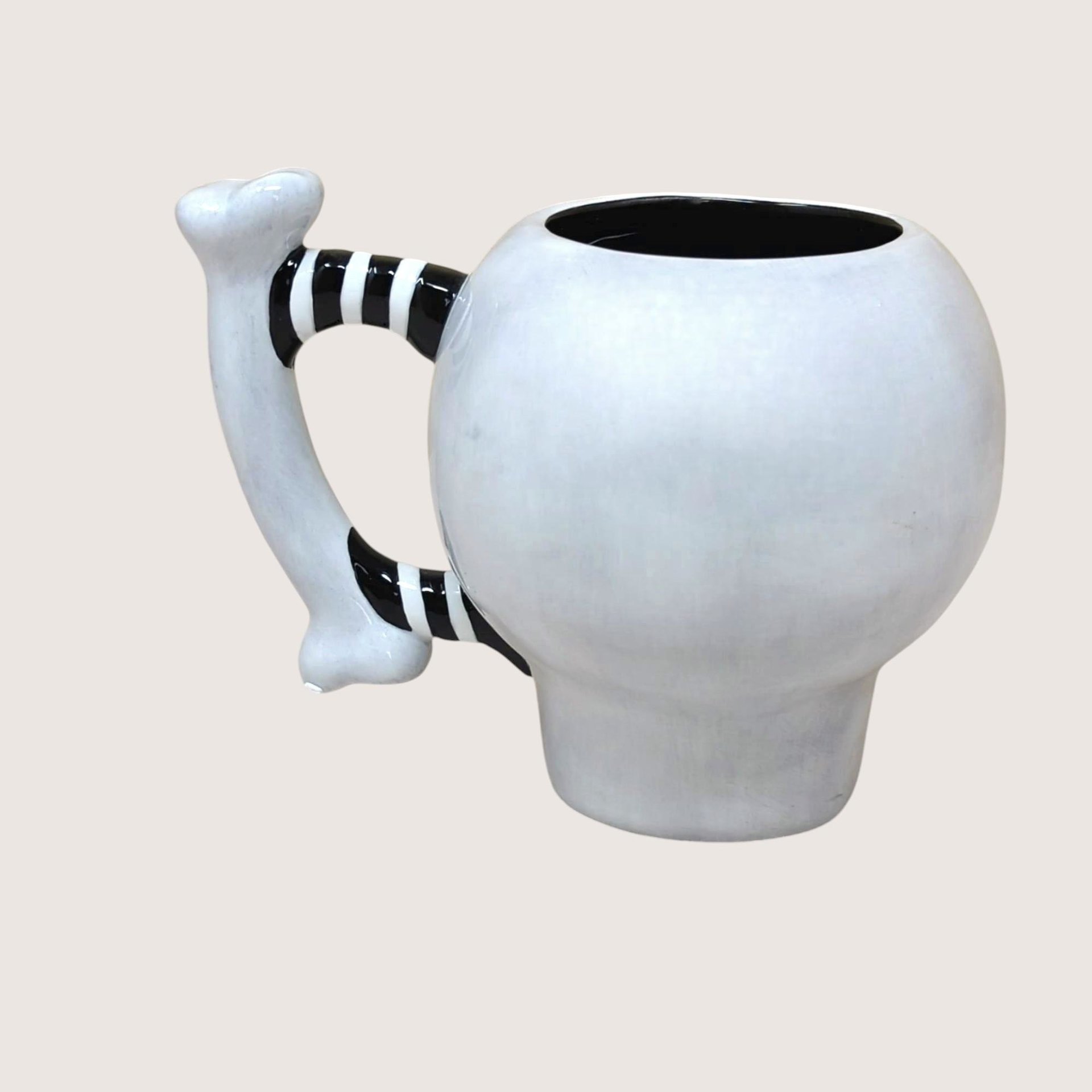2002 Dept 56 Google Eye Skull Mug