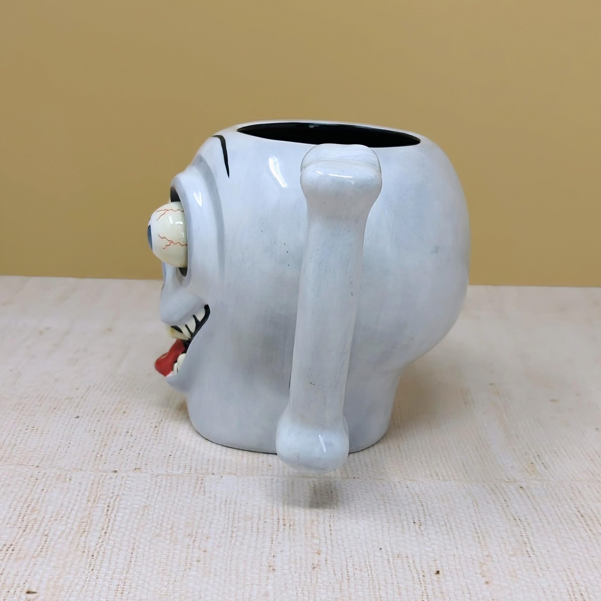 2002 Dept 56 Google Eye Skull Mug