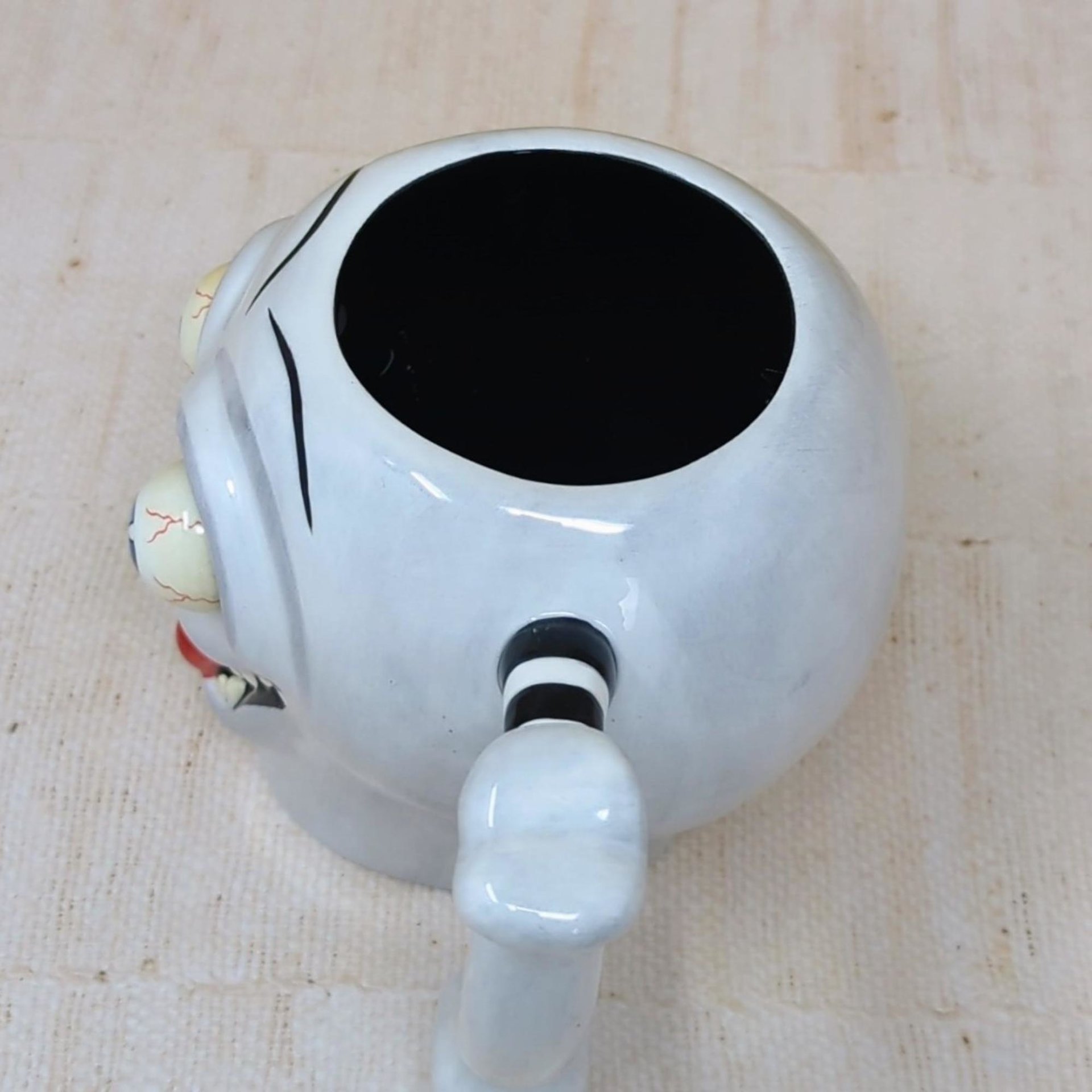 2002 Dept 56: Google Eye Skull – Kitsch Spooky Entertaining
