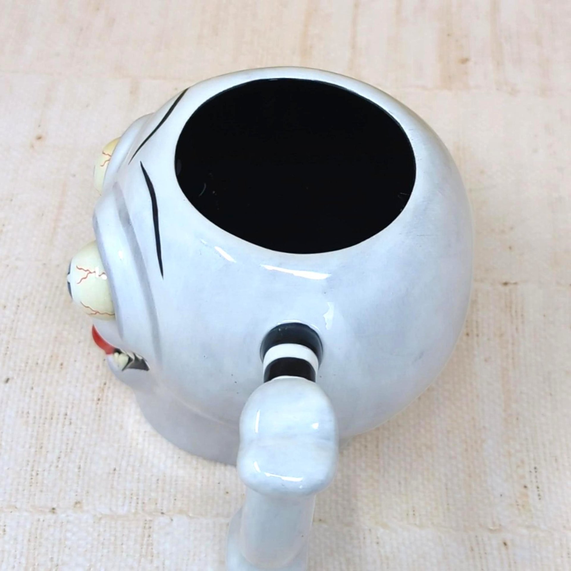 2002 Dept 56 Google Eye Skull Mug