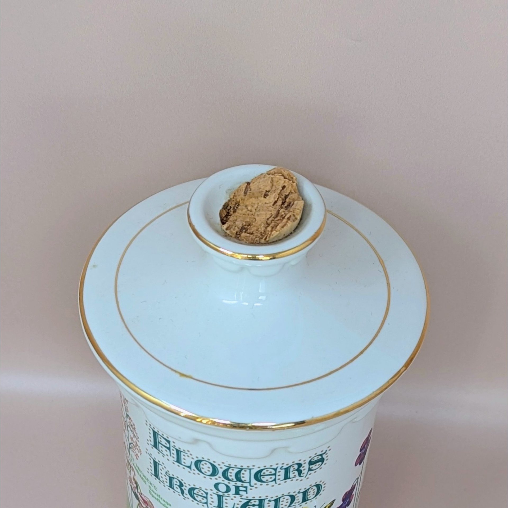 1983 Old Commonwealth Porcelain Decanter – Flowers of Ireland 