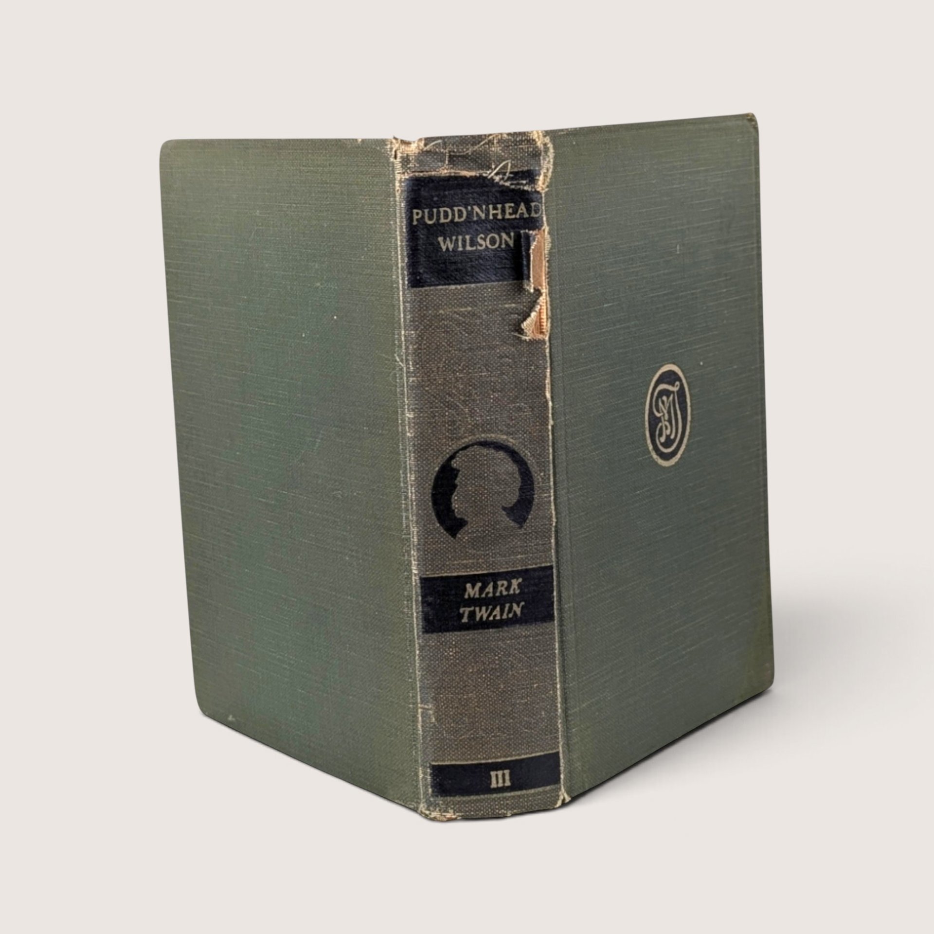 Antique 1922 green cloth hardcover book Pudd'nhead Wilson by Mark Twain with spine damage.